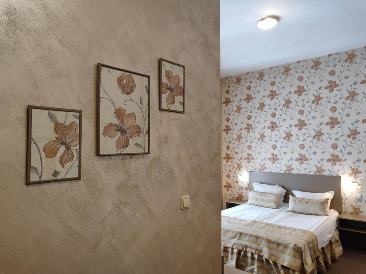 Семеен Хотел "Булаир" Burgas Exterior photo