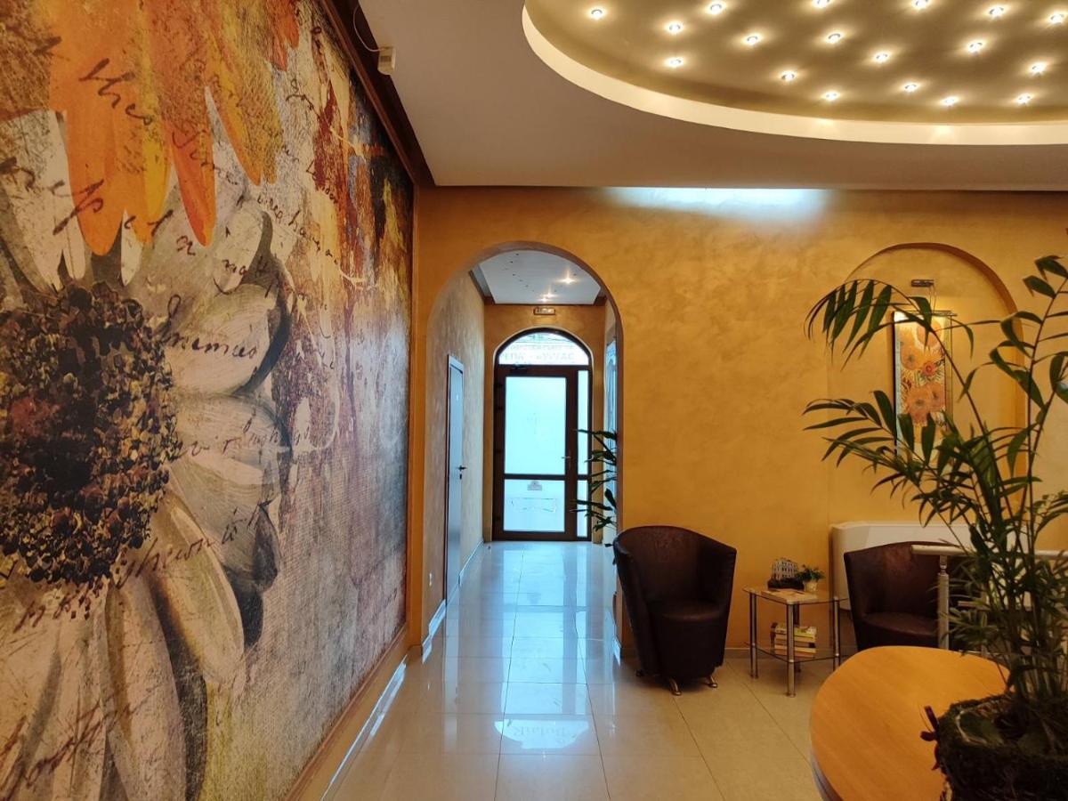 Семеен Хотел "Булаир" Burgas Exterior photo