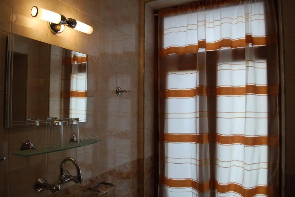 Семеен Хотел "Булаир" Burgas Room photo